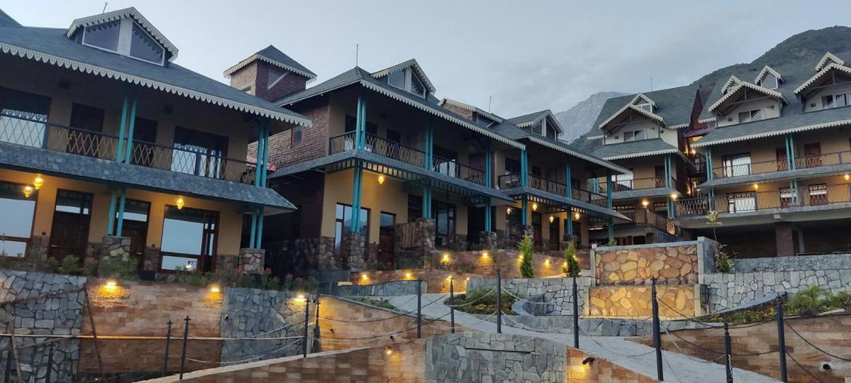 Tiaraa Jujurana Resort T Pathyar Bagian luar foto