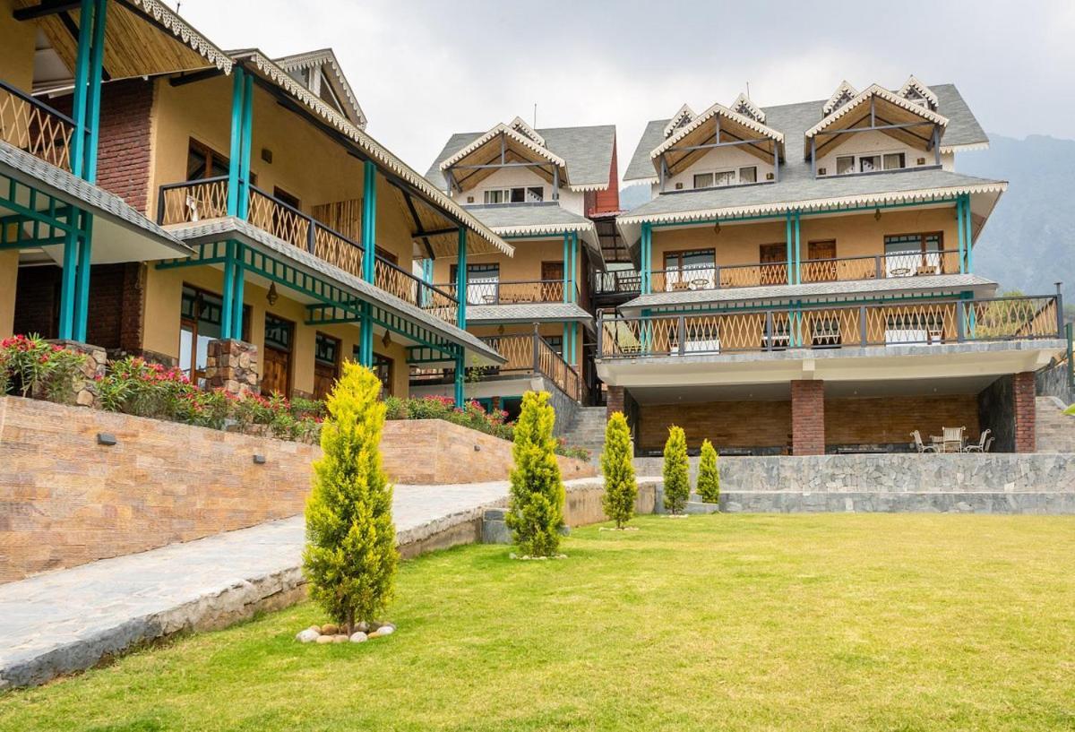 Tiaraa Jujurana Resort T Pathyar Bagian luar foto