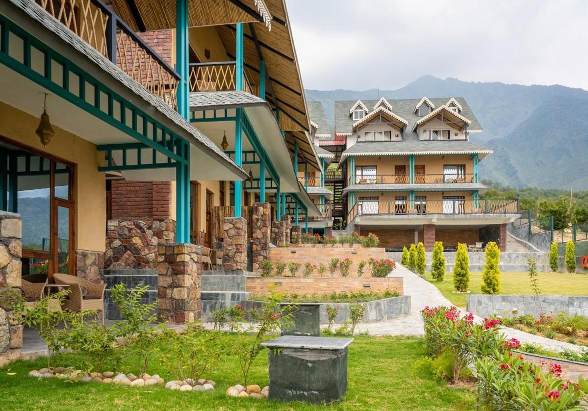 Tiaraa Jujurana Resort T Pathyar Bagian luar foto