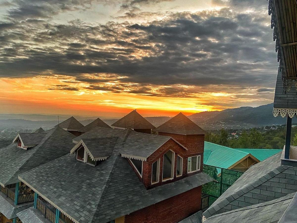 Tiaraa Jujurana Resort T Pathyar Bagian luar foto