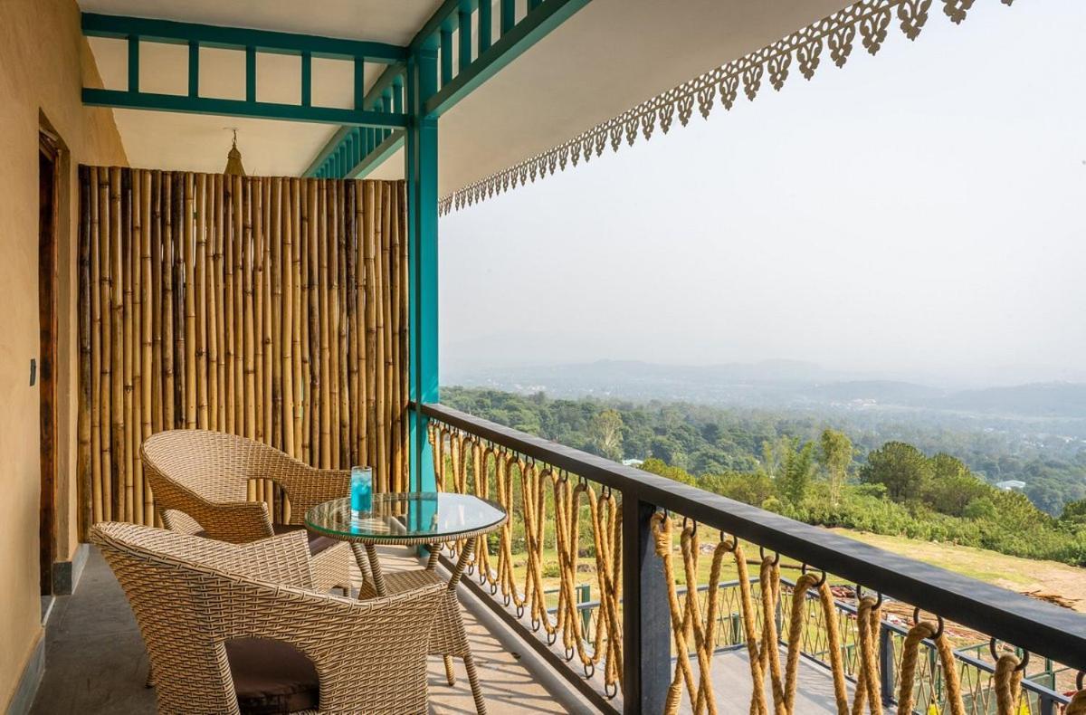 Tiaraa Jujurana Resort T Pathyar Bagian luar foto